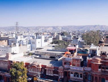Jaipur, Hindistan - Jan 17: İşlek cadde üzerinden Hawa Mahal üst yiew 