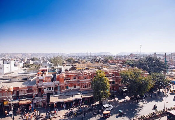 Jaipur, Hindistan - Jan 17: İşlek cadde üzerinden Hawa Mahal üst yiew 