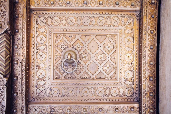 Stare drzwi Golden City Palace w Jaipur — Zdjęcie stockowe