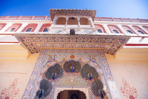 Páv Gate v Jaipur městském paláci, Rajasthan, Indie. — Stock fotografie