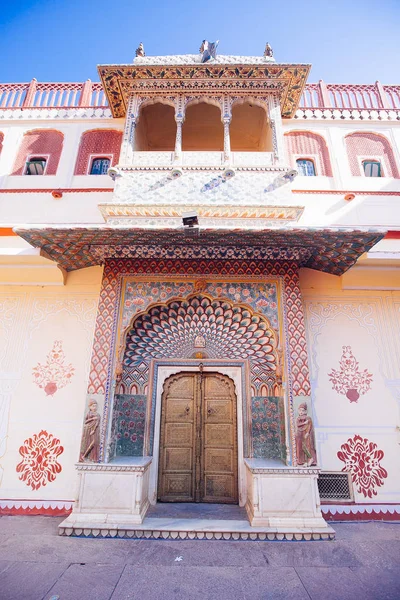 Porta del pavone a Jaipur City Palace, Rajasthan, India . — Foto Stock