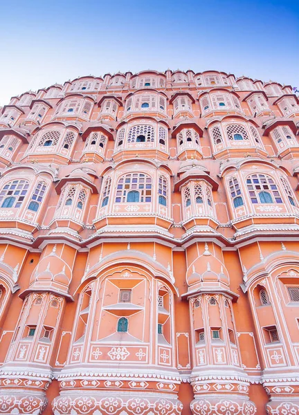Hawa Mahal o Luogo dei venti o della brezza. Città di Jaipur — Foto Stock