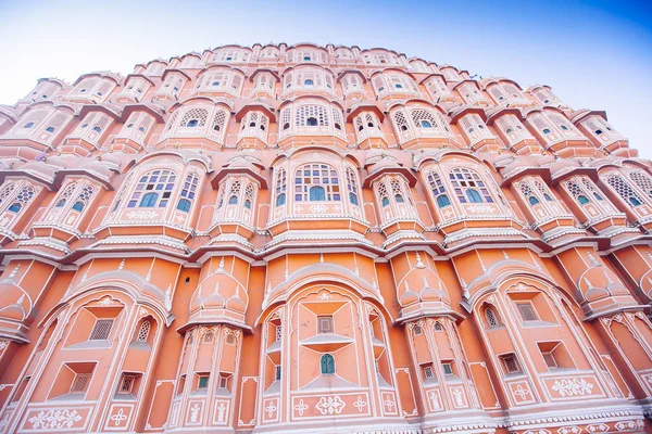 Hawa Mahal o Luogo dei venti o della brezza. Città di Jaipur — Foto Stock