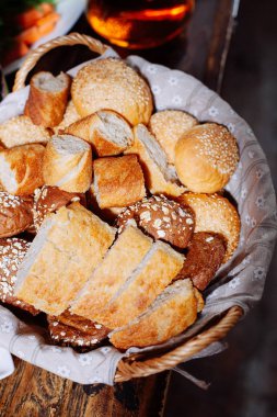 Ekmek sepeti Ziyafet masada