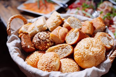 Ekmek sepeti Ziyafet masada