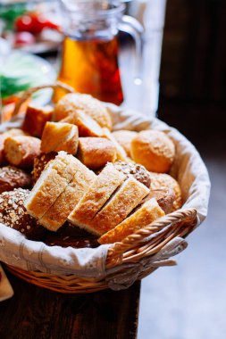 Ekmek sepeti Ziyafet masada