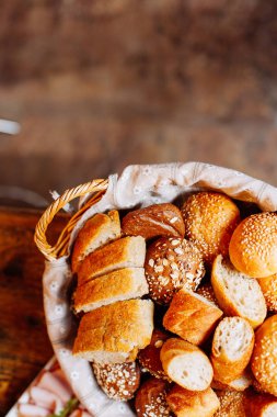 Ekmek sepeti Ziyafet masada