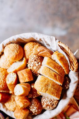 Ekmek sepeti Ziyafet masada