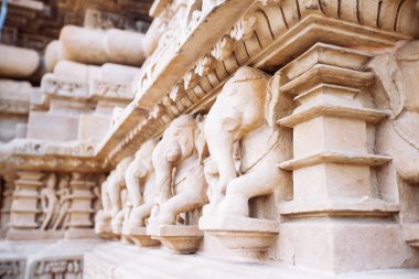 Khajuraho, Hindistan'da ünlü erotik Tapınağı'nda antik kısma.