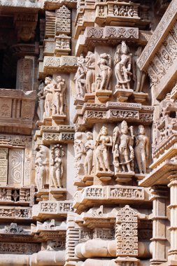 Khajuraho, Hindistan'da ünlü erotik Tapınağı'nda antik kısma.