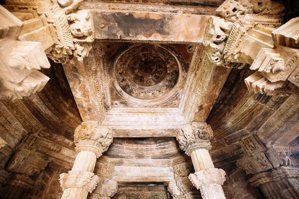 Intérieur des temples hindous et jaïns à Khajuraho. Madhya Pradesh , — Photo