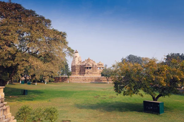 Jain a hinduistické chrámy v Khajuraho. Madhya Pradesh, Indie. — Stock fotografie