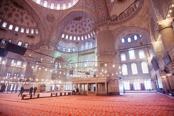 Istanbul, Turecko - Jan 13, 2018: Interiér Sultanahmet Mos — Stock fotografie