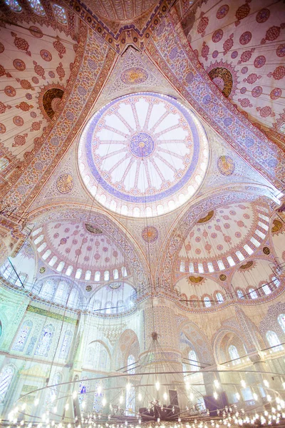 Istanbul, Turecko - Jan 13, 2018: Interiér Sultanahmet Mos — Stock fotografie