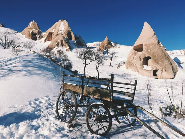 Dech beroucí pohled údolí v zimní sezóně, vydání National Kappadokie — Stock fotografie