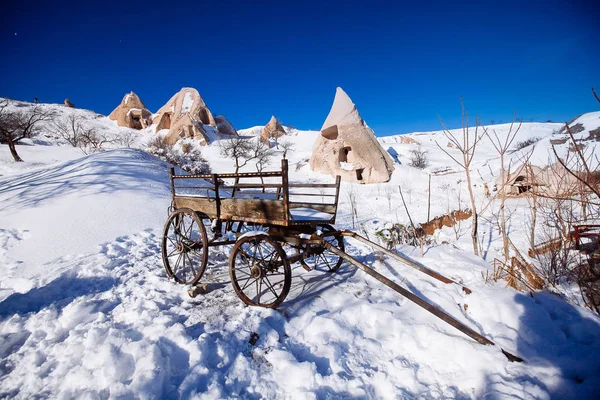 Vista del valle en temporada de invierno, Parque Nacional Capadocia, Turke — Foto de Stock