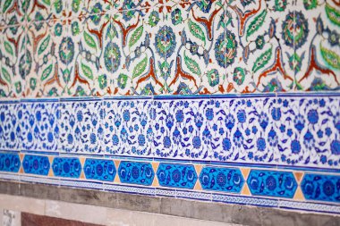Osmanlı el yapımı çiçek desenli Türk fayansları