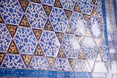 Osmanlı el yapımı çiçek desenli Türk fayansları