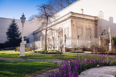 ISTA Boğazın Avrupa kıyısında Dolmabahçe Sarayı