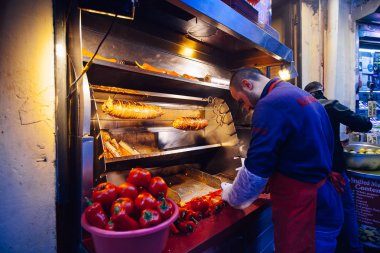 Istanbul, Türkiye - Jan 17: Istanbul sokak gıda üzerinde 17 Ocak 2018