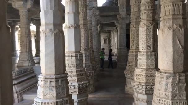RANAKPUR, INDIA - 15 gennaio 2017: Tempio di marmo di Jain a Ranakpur, Rajasthan, India — Video Stock
