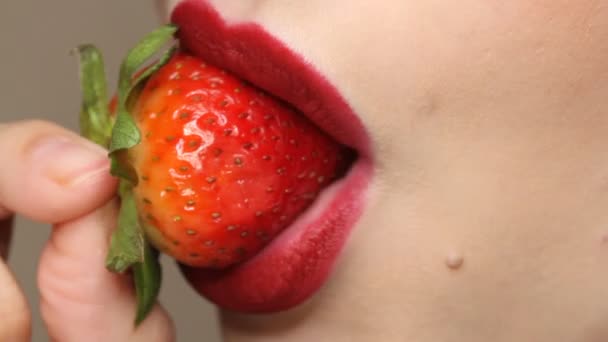 Woman Imitates Masturbation Sensual Red Lips Licking Strawberry Sexy Woman — Stock Video