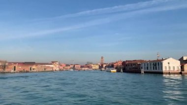 Murano, İtalya - 20 Ocak 2020: İtalya 'daki Venedik gölünde Murano Adası.