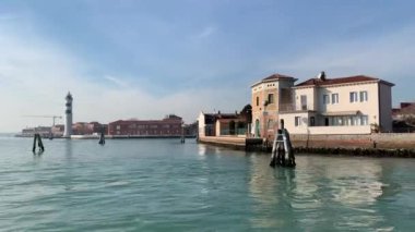Murano, İtalya - 20 Ocak 2020: İtalya 'daki Venedik gölünde Murano Adası.