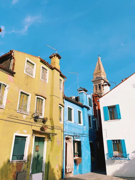 BURANO, ITALY - JANUARY 20, 2020: Colorful houses on the island — Stok fotoğraf