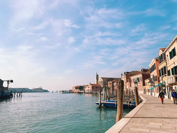 MURANO, ITALY - JANUARY 20, 2020: island of Murano in the lagoon — Stockfoto