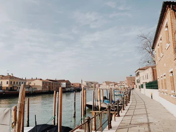 MURANO, ITALY - JANUARY 20, 2020: island of Murano in the lagoon — Stock Photo, Image