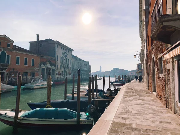 MURANO, ITALY - JANUARY 20, 2020: island of Murano in the lagoon — Stockfoto