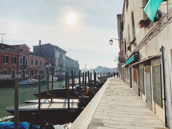 MURANO, ITALY - JANUARY 20, 2020: island of Murano in the lagoon — Stockfoto