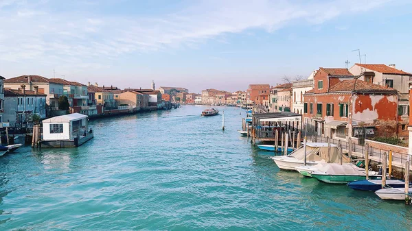 MURANO, ITALY - JANUARY 20, 2020: island of Murano in the lagoon — Stockfoto