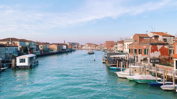 MURANO, ITALY - JANUARY 20, 2020: island of Murano in the lagoon — Stockfoto