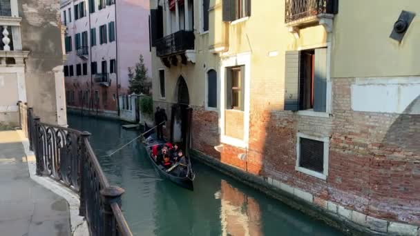 Venecia Italia Enero 2020 Barcos Canal Venecia Italia Viajes Invierno — Vídeo de stock