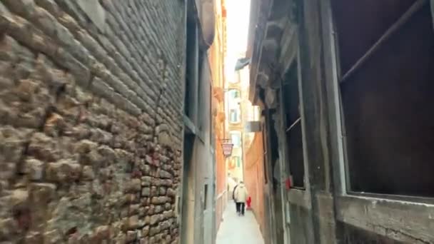Venice Włochy Styczeń 2020 Wąska Ulica Wenecji Włochy Zima Podróży — Wideo stockowe