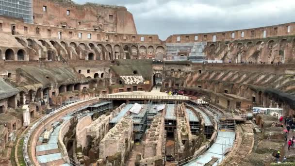 Rome Italien Januari 2020 Utsikt Colosseum Regnig Dag Turister Går — Stockvideo