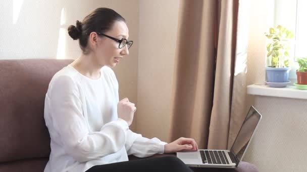 Jonge Vrouw Leraar Trainer Bijles Door Webcam Onderwijs Online Les — Stockvideo