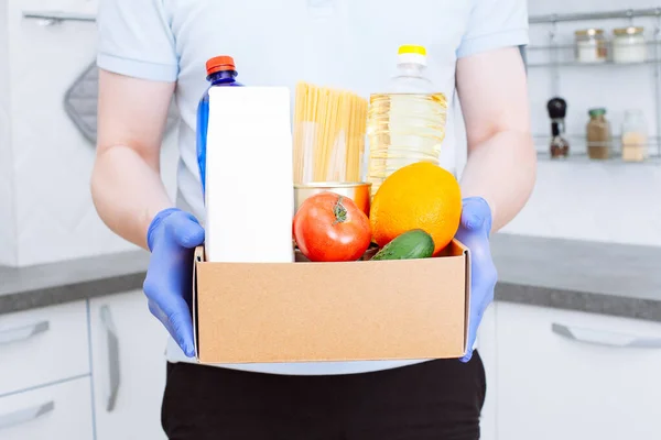 Courier Protective Medical Gloves Delivers Box Set Fresh Raw Vegetables — Stock Photo, Image