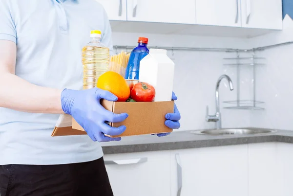 Courier Protective Medical Gloves Delivers Box Set Fresh Raw Vegetables — Stock Photo, Image