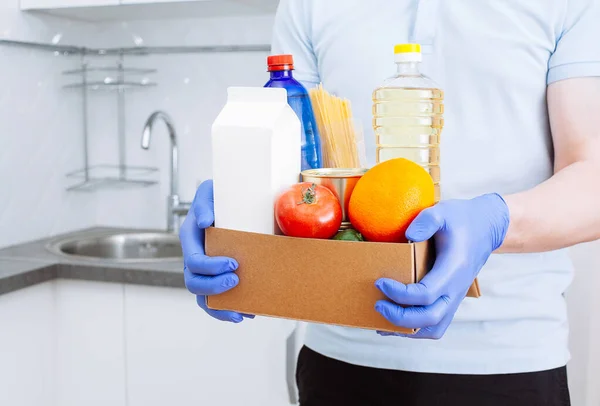 Courier Protective Medical Gloves Delivers Box Set Fresh Raw Vegetables — Stock Photo, Image