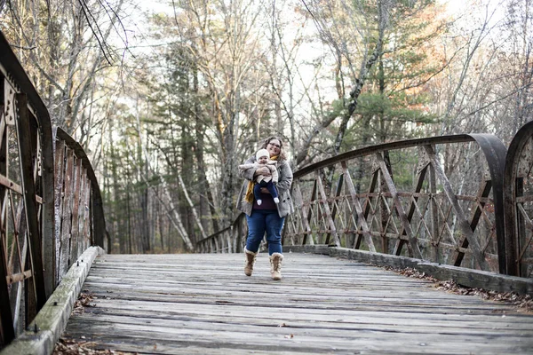 Happy Young Woman Carrying Baby Son Bridge Autumn Mother Walking — Stock Photo, Image