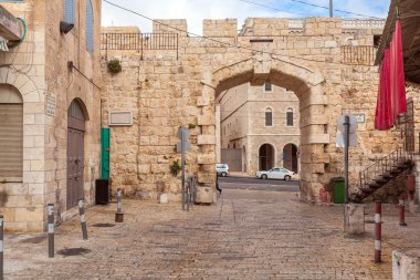Yeni kapı ve Bab El-Jadid street, Jerusalem