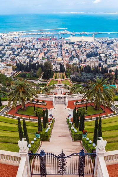Luchtfoto van Haifa uit Bahai tuin — Stockfoto