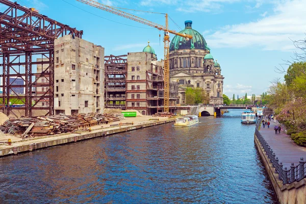 Berlin Cathedral ve Spree Nehri, Almanya — Stok fotoğraf