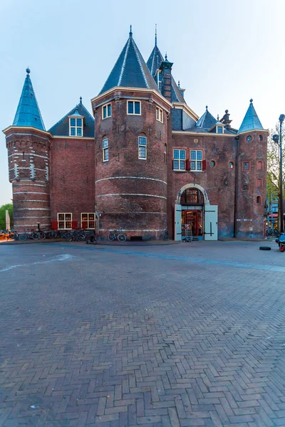 The Waag (weigh house) after sunset, Amesterdão, Países Baixos — Fotografia de Stock