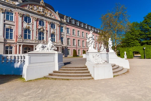 巴洛克式 kurfurstliches 宫、 特里尔 — 图库照片