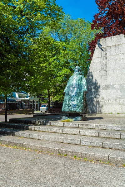 HAGUE, PAESI BASSI - 4 APRILE 2008: Statua della Regina Guglielmina — Foto Stock
