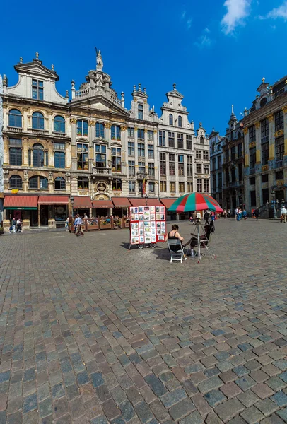 BRUXELAS, BÉLGICA - 5 de abril de 2008: vendedores ambulantes vendem pintura — Fotografia de Stock